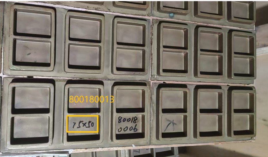 方格 800180013 黑色植绒吸塑大（两小格）70X50X10 吸塑盒