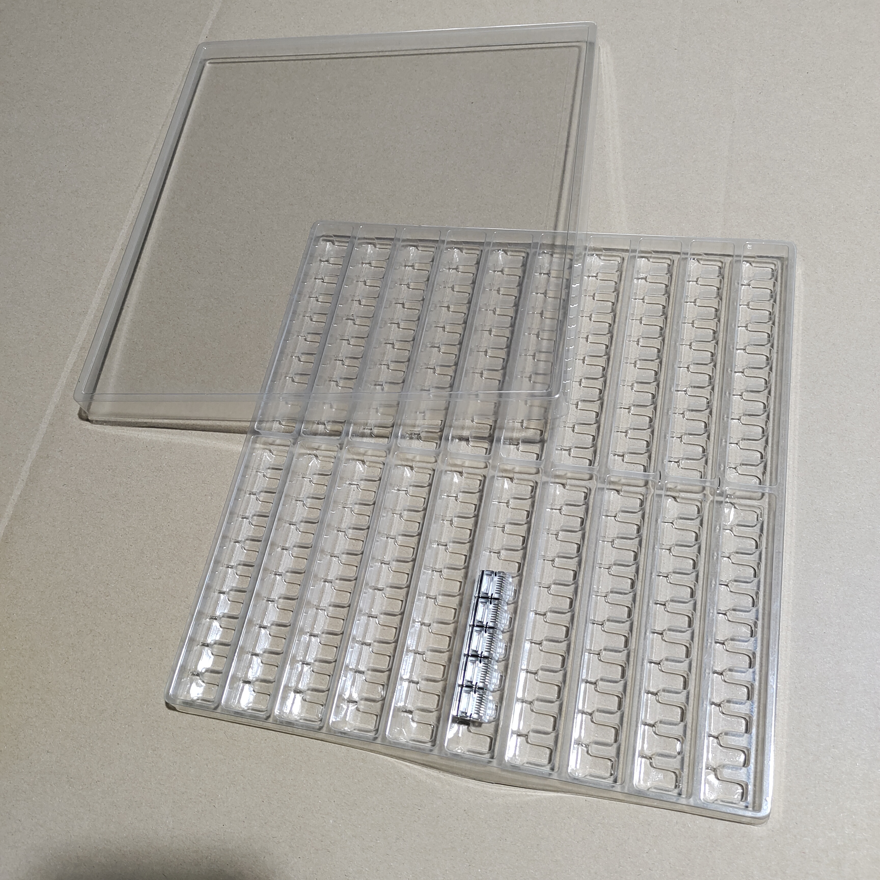 新开模Irregular SQTX0001 短体屏蔽Blister盘 200-grid 256*245*16.5*0.5mm Blister Box