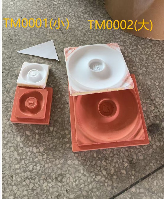 Irregular TM0001（小） 白色植绒 Blister Box